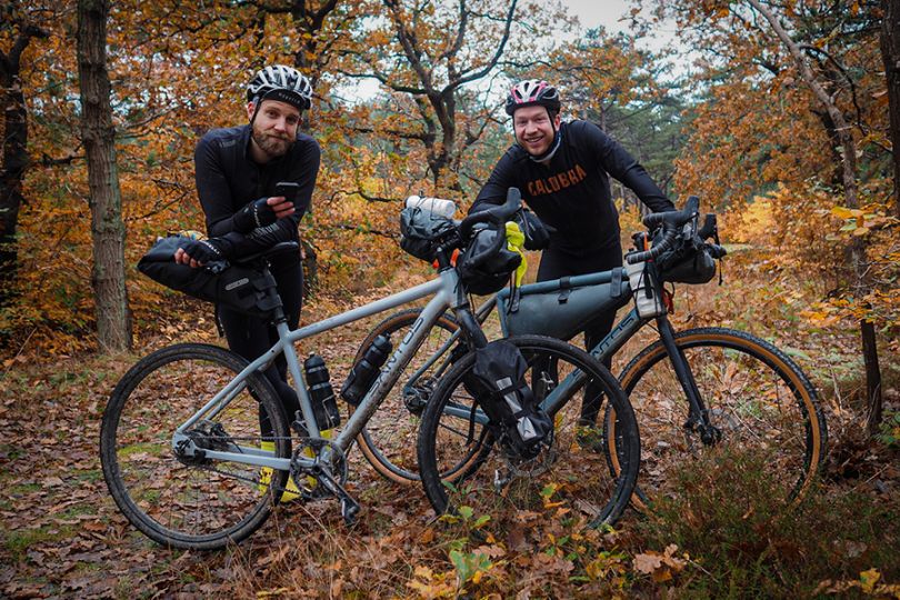 Santos Cross Lite en Gravelmaster in het herfst bos